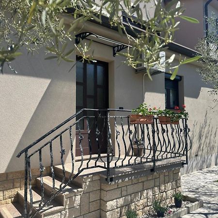 Apartment Nina With Private Pool Nova Vas  Zewnętrze zdjęcie