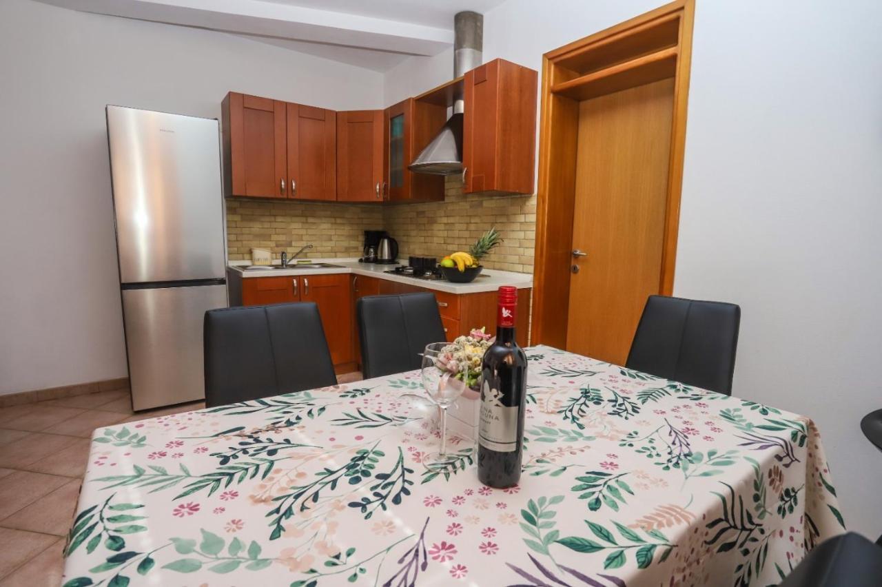 Apartment Nina With Private Pool Nova Vas  Zewnętrze zdjęcie