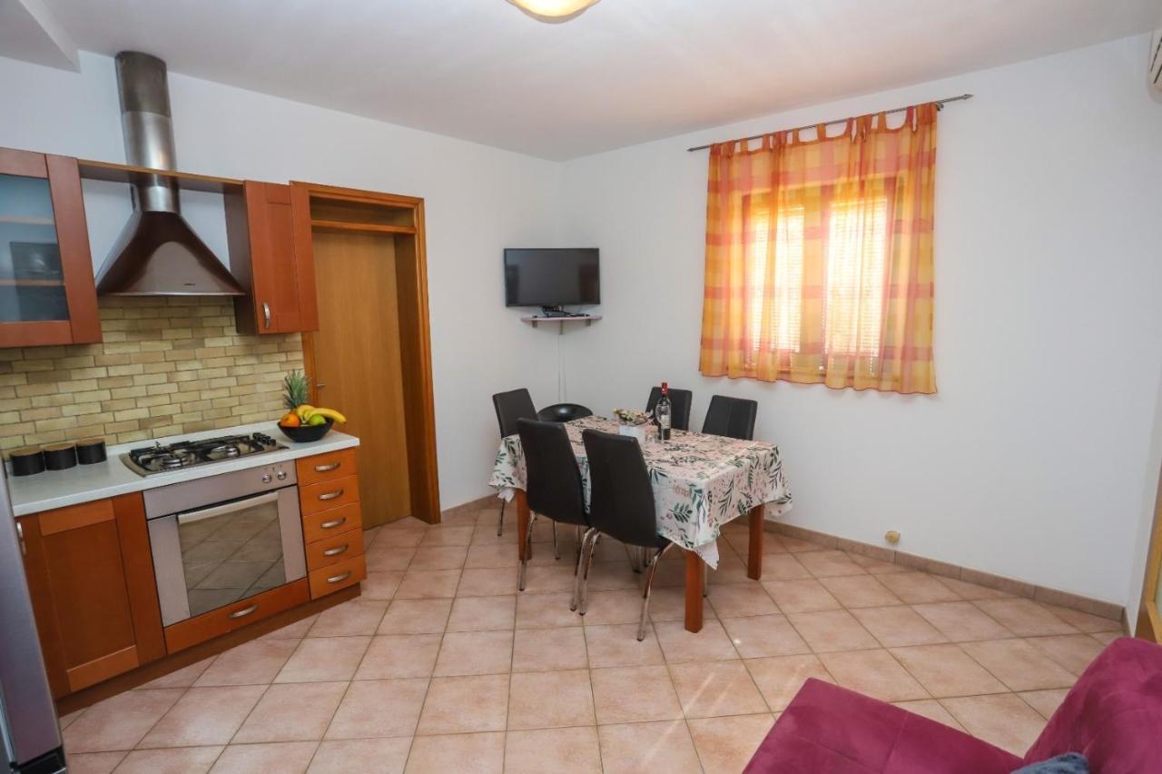 Apartment Nina With Private Pool Nova Vas  Zewnętrze zdjęcie