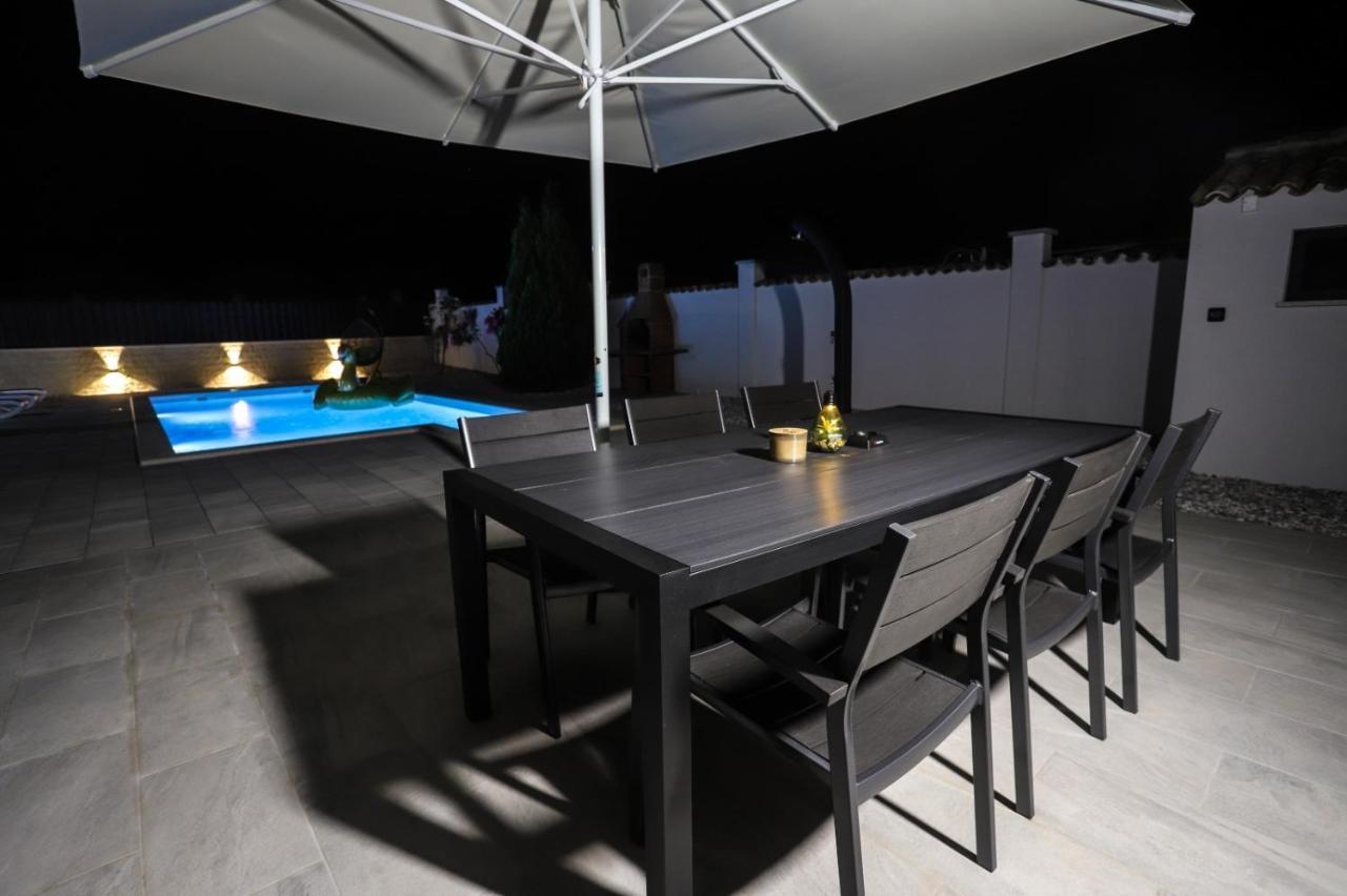 Apartment Nina With Private Pool Nova Vas  Zewnętrze zdjęcie