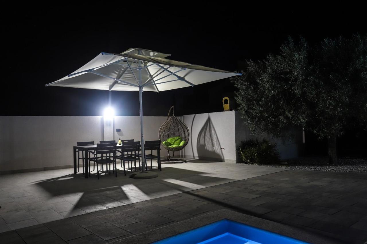 Apartment Nina With Private Pool Nova Vas  Zewnętrze zdjęcie