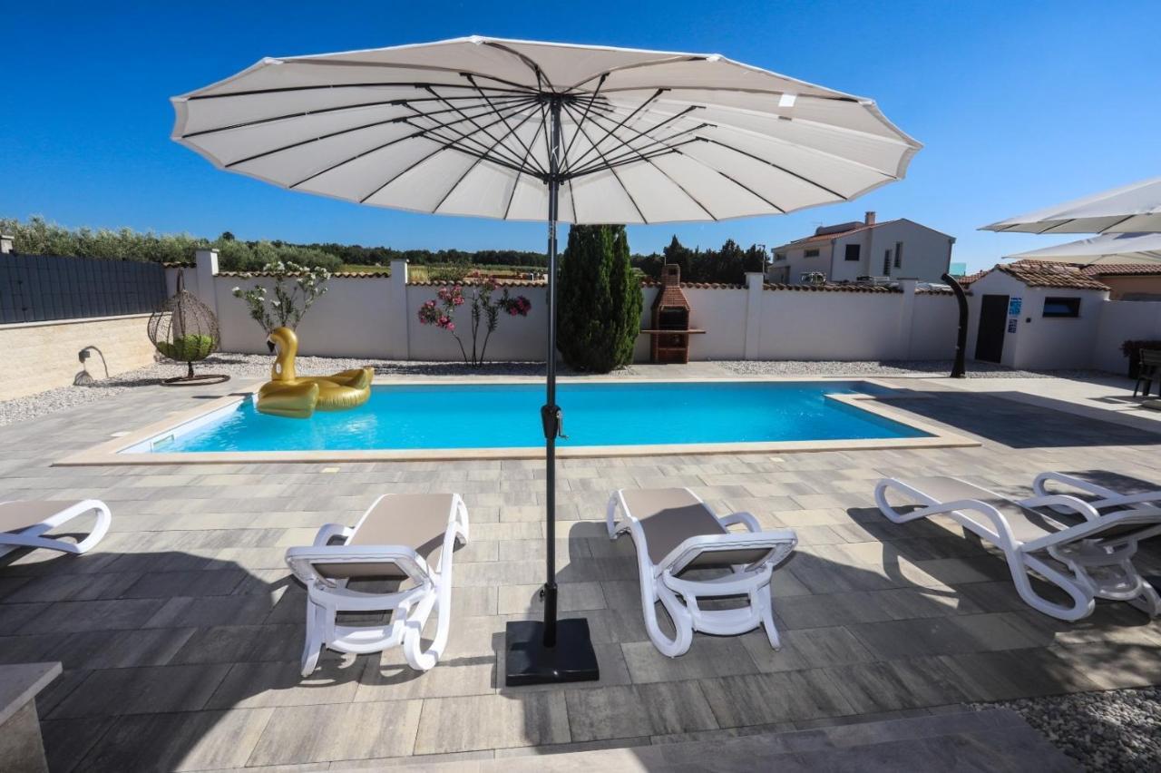 Apartment Nina With Private Pool Nova Vas  Zewnętrze zdjęcie