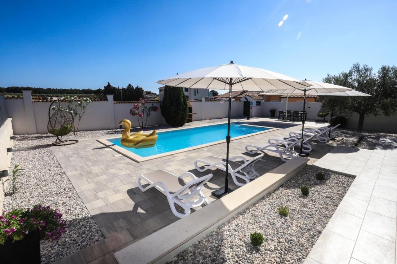 Apartment Nina With Private Pool Nova Vas  Zewnętrze zdjęcie