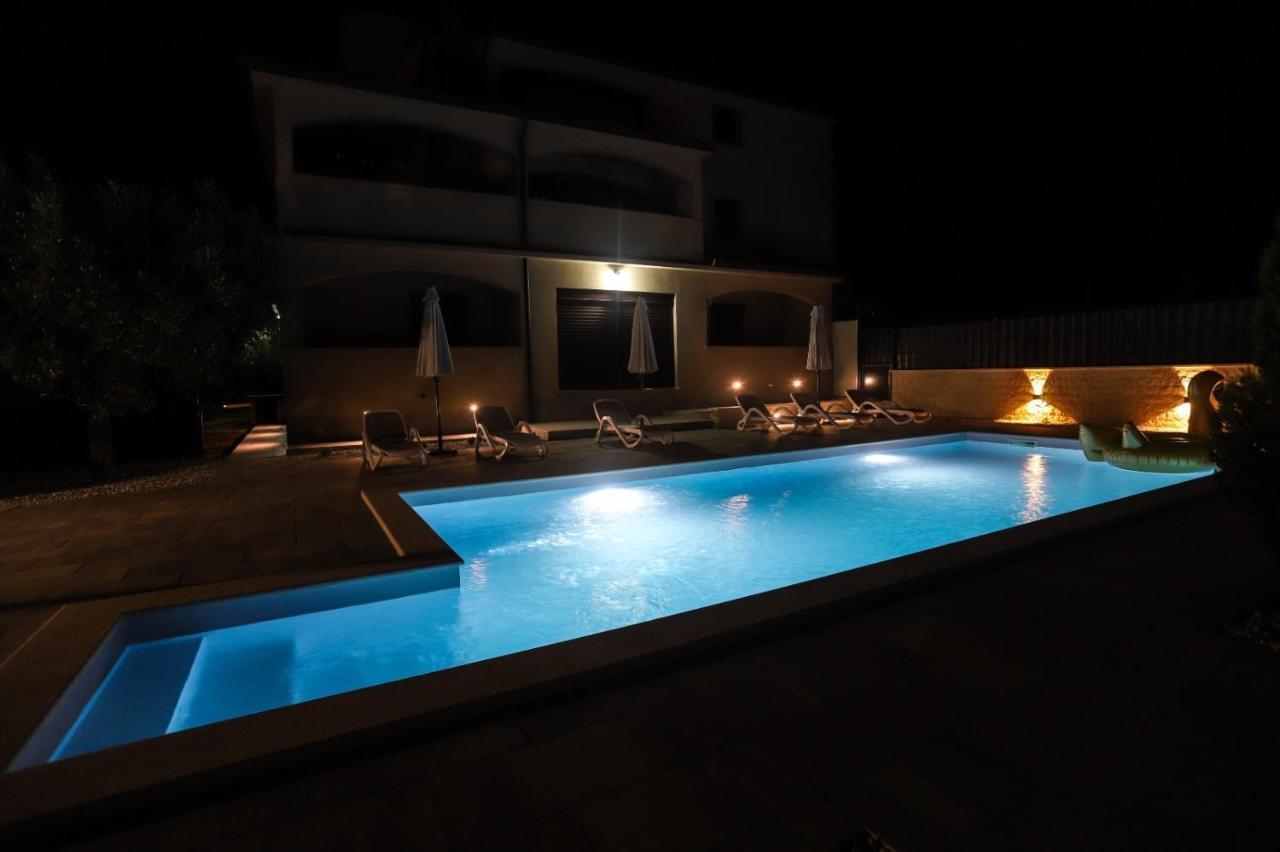 Apartment Nina With Private Pool Nova Vas  Zewnętrze zdjęcie