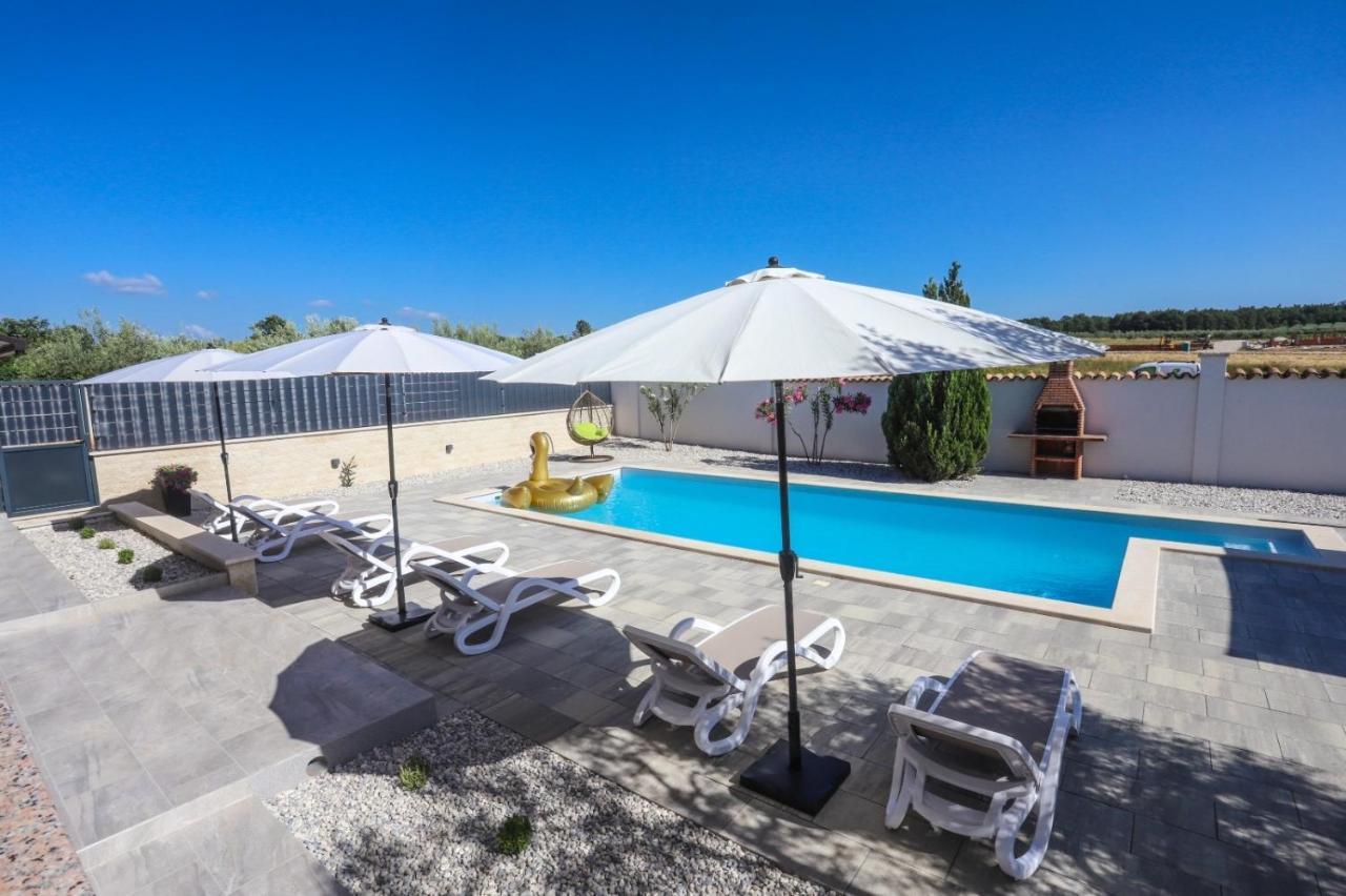Apartment Nina With Private Pool Nova Vas  Zewnętrze zdjęcie