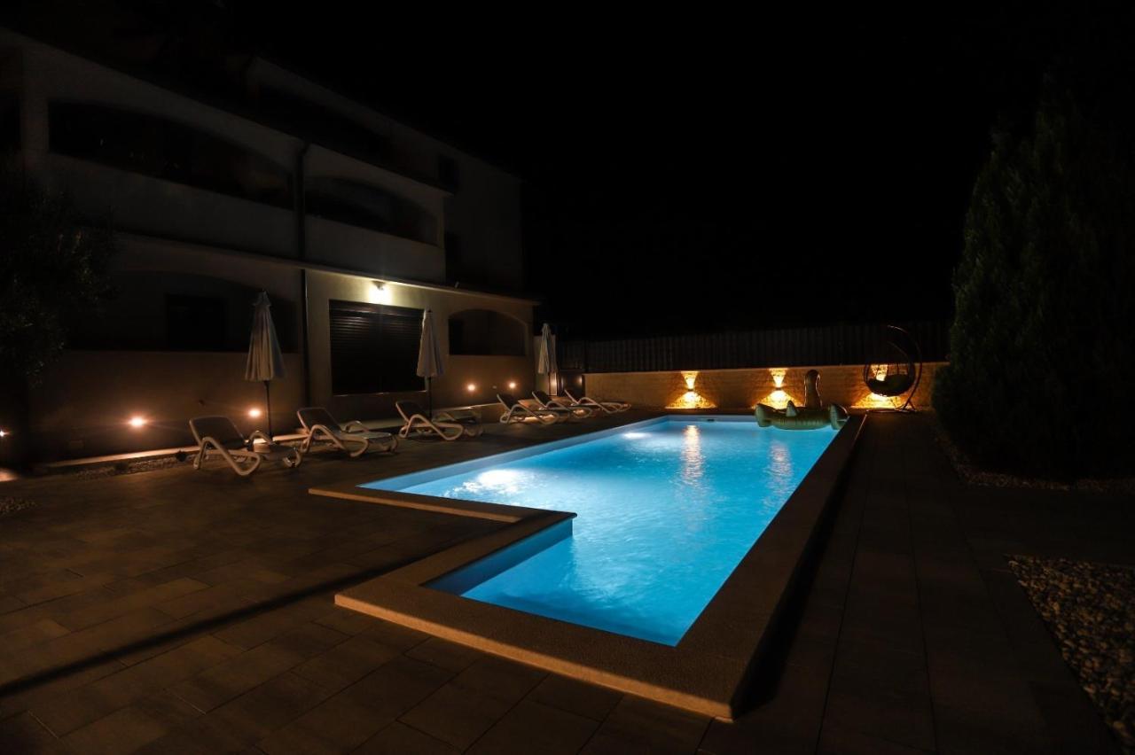 Apartment Nina With Private Pool Nova Vas  Zewnętrze zdjęcie